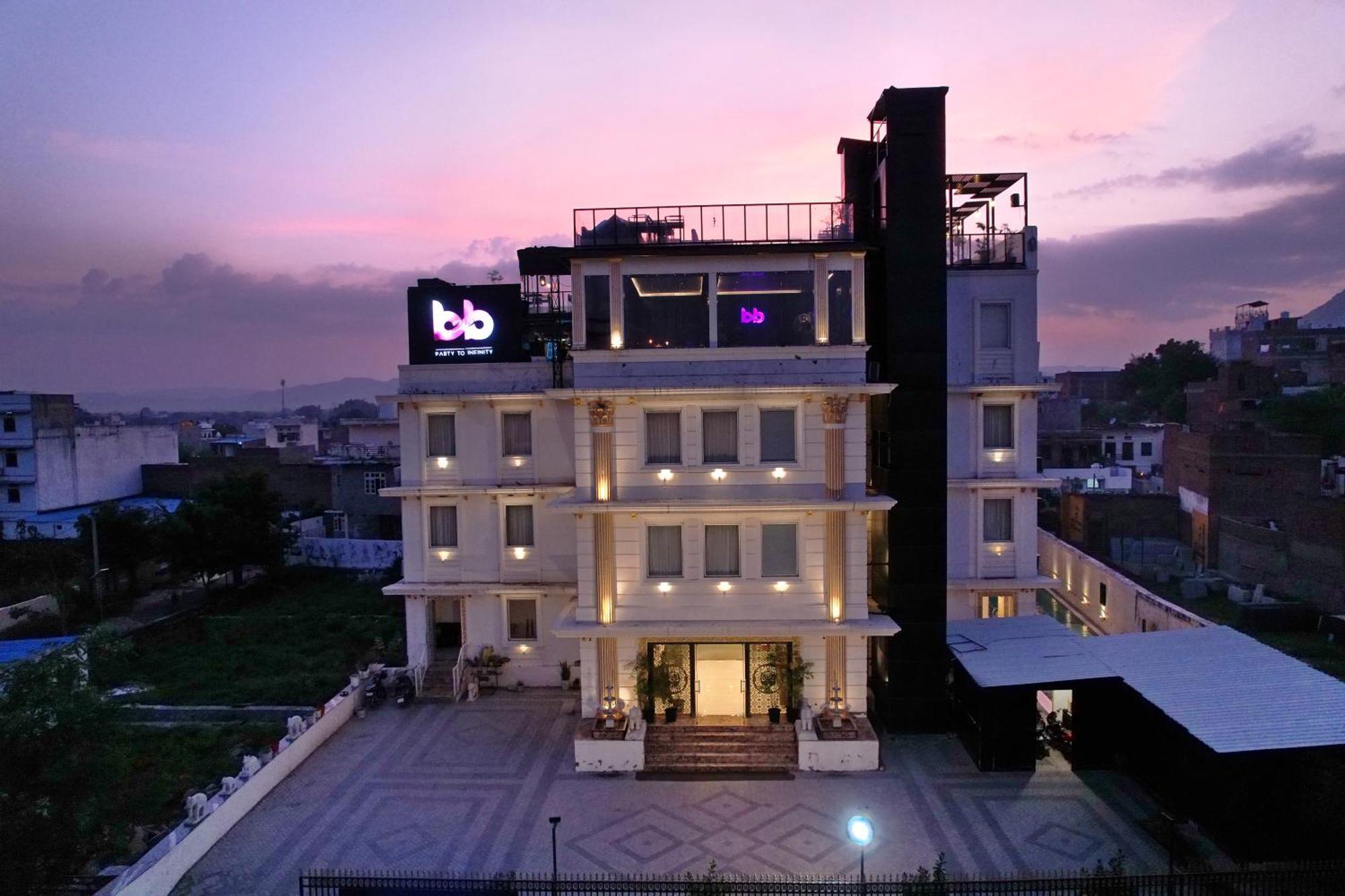 The Courtyard - Beyond Bar & Club Hotel Udaipur Exterior photo